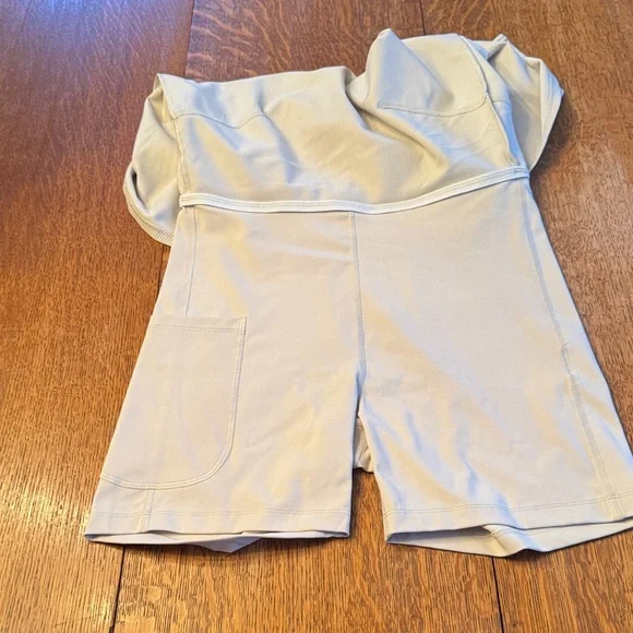 Old Navy Powersoft Cream skort. - Picture 3 of 4